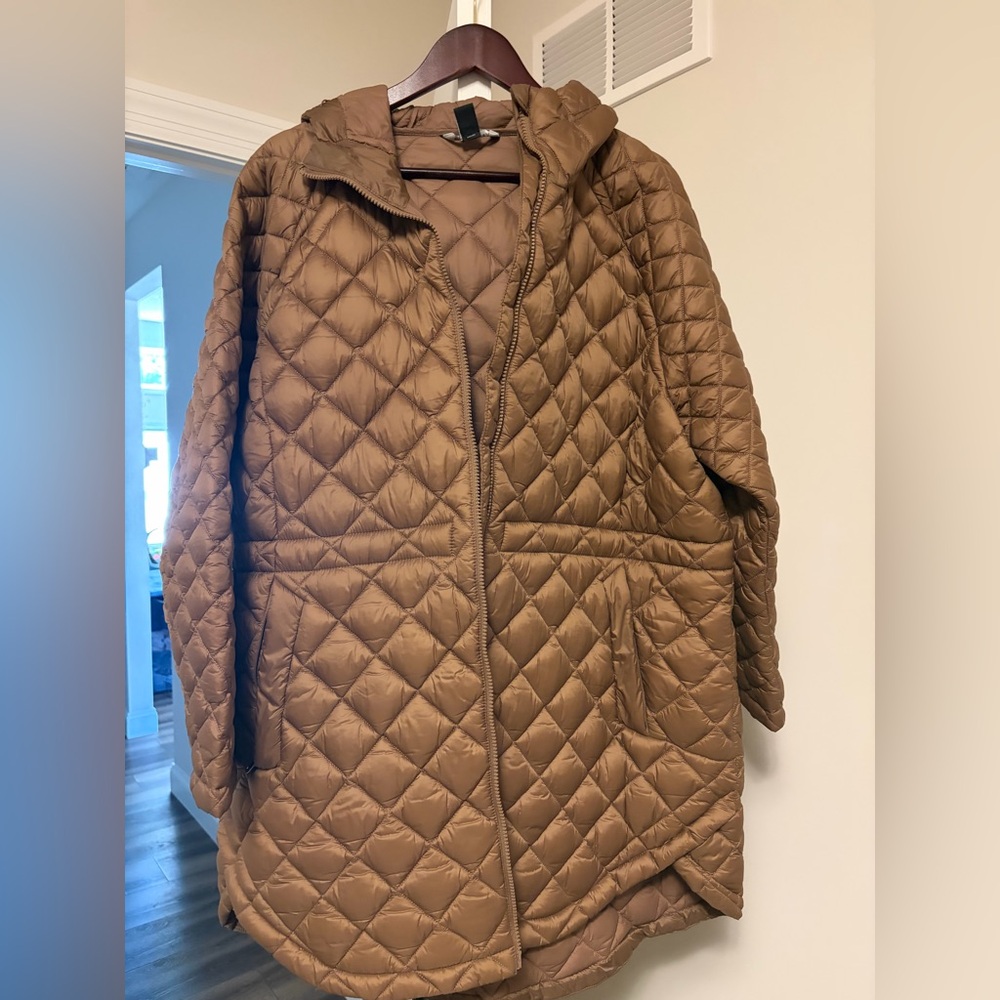 Athleta Whisper Featherless Puffer Parka Rustic Beige
Size 1X